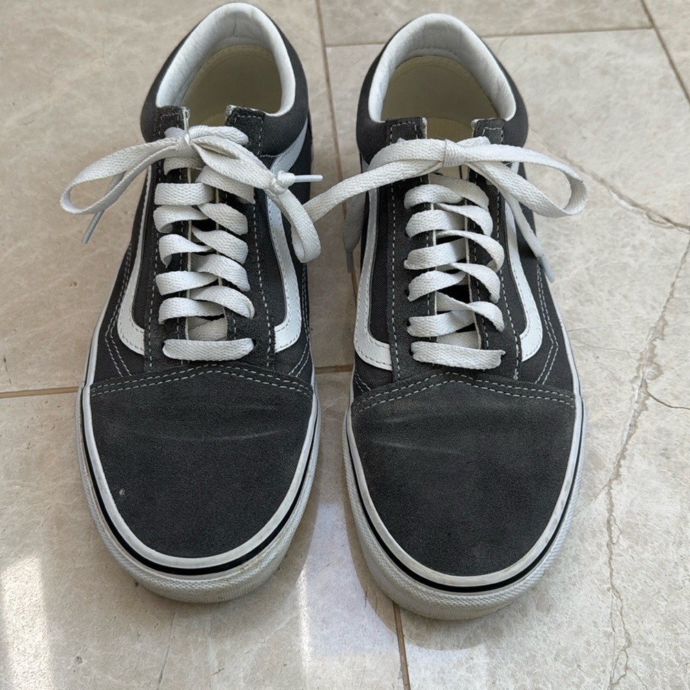 Vans tennis shoes